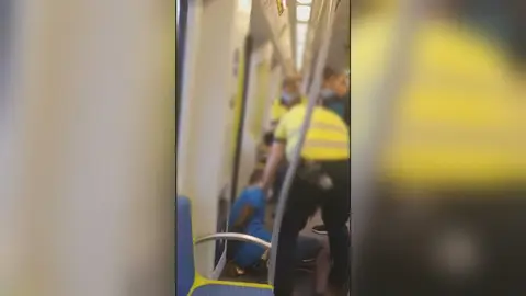 Metro de Valencia abre investigación ¿Mascarilla o racismo?