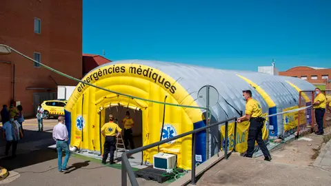 El Sistema de Emergencias Médicas (SEM) de la Generalitat de Cataluña ha instalado este viernes un hospital de campaña El Sistema de Emergencias Médicas (SEM) de la Generalitat de Cataluña ha instalado este viernes un hospital de campaña