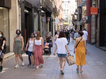 Ambiente de normalidad en el Carrer Major de Lleida, comarca del Segrià