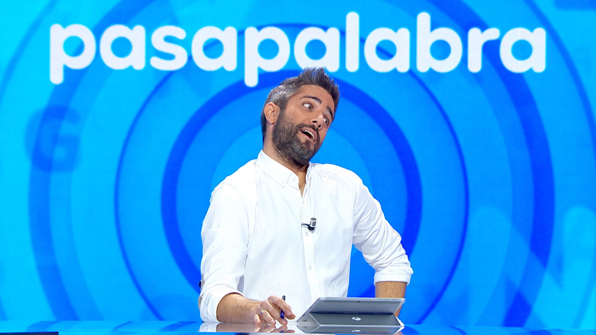 La extra&ntilde;a postura de 'la ni&ntilde;a del exorcista' de Mar&iacute;a Castro que sorprende a Roberto Leal 