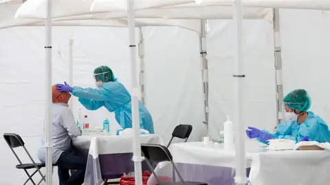 Vecinos de Ordizia (Gipuzkoa) se realizan pruebas PCR Vecinos de Ordizia (Gipuzkoa) se realizan pruebas PCR