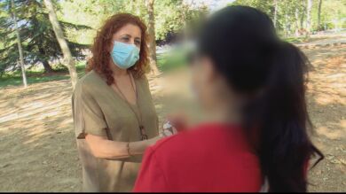 Descubre que ha sido violada en un vídeo viral en que el que 3 hombres abusan de ella semidesnuda