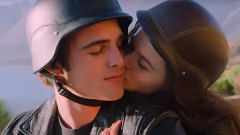 Jacob Elordi y Joey King en 'Mi primer beso 2' Jacob Elordi y Joey King en 'Mi primer beso 2'