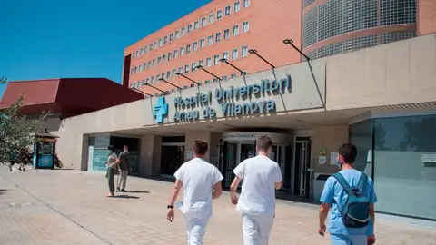Vista de la entrada del Hospital Arnau de Vilanova Vista de la entrada del Hospital Arnau de Vilanova