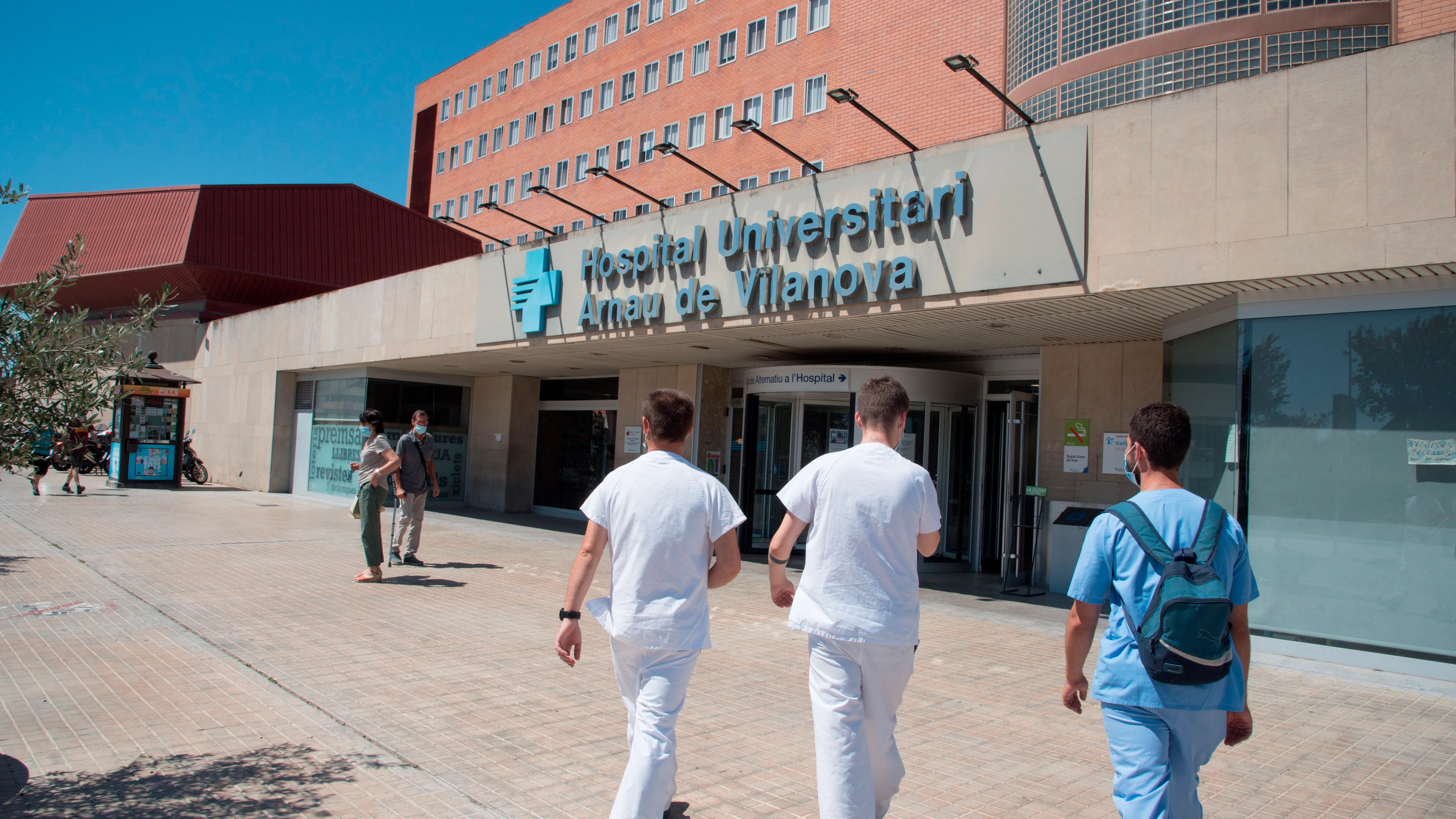 Vista de la entrada del Hospital Arnau de Vilanova Vista de la entrada del Hospital Arnau de Vilanova