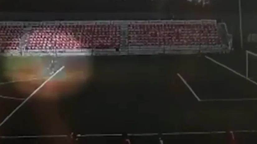 El v&iacute;deo del terrible momento en que un rayo impacta en un portero de 16 a&ntilde;os en Rusia