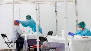 Vecinos de Ordizia (Gipuzkoa) se realizan pruebas PCR