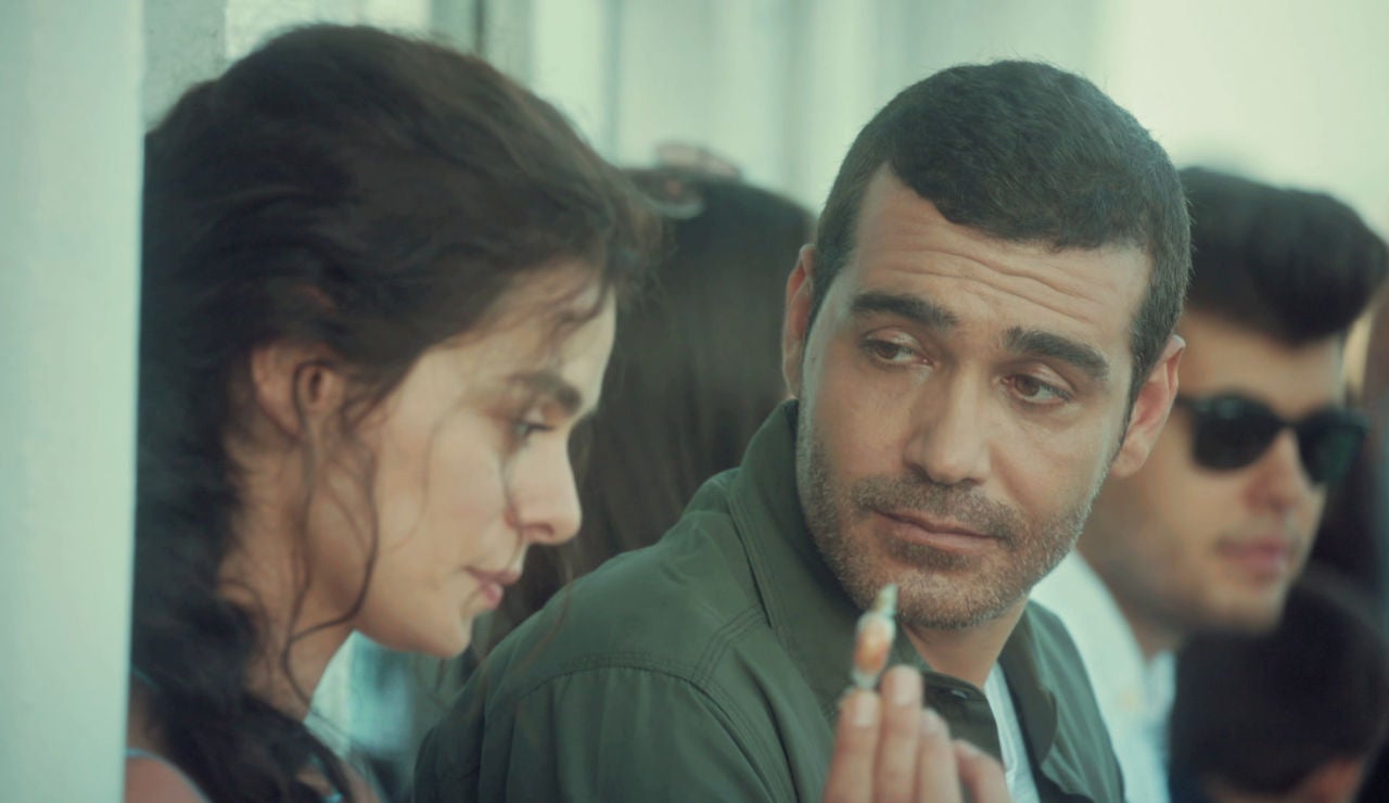 Un caramelo y una canción en un barco, el inicio de la historia de amor entre Bahar y Sarp