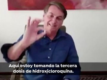 Jair Bolsonaro tomando hidroxicloroquina