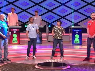 Juanra Bonet consigue hacer bailar a ‘Los Dispersos’ al ritmo de Baccara Juanra Bonet consigue hacer bailar a ‘Los Dispersos’ al ritmo de Baccara