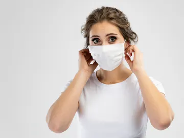 Mujer con mascarilla Mujer con mascarilla