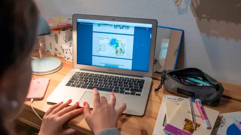 Uno de cada tres niños de primaria no tuvo clases online en el confinamiento Uno de cada tres niños de primaria no tuvo clases online en el confinamiento