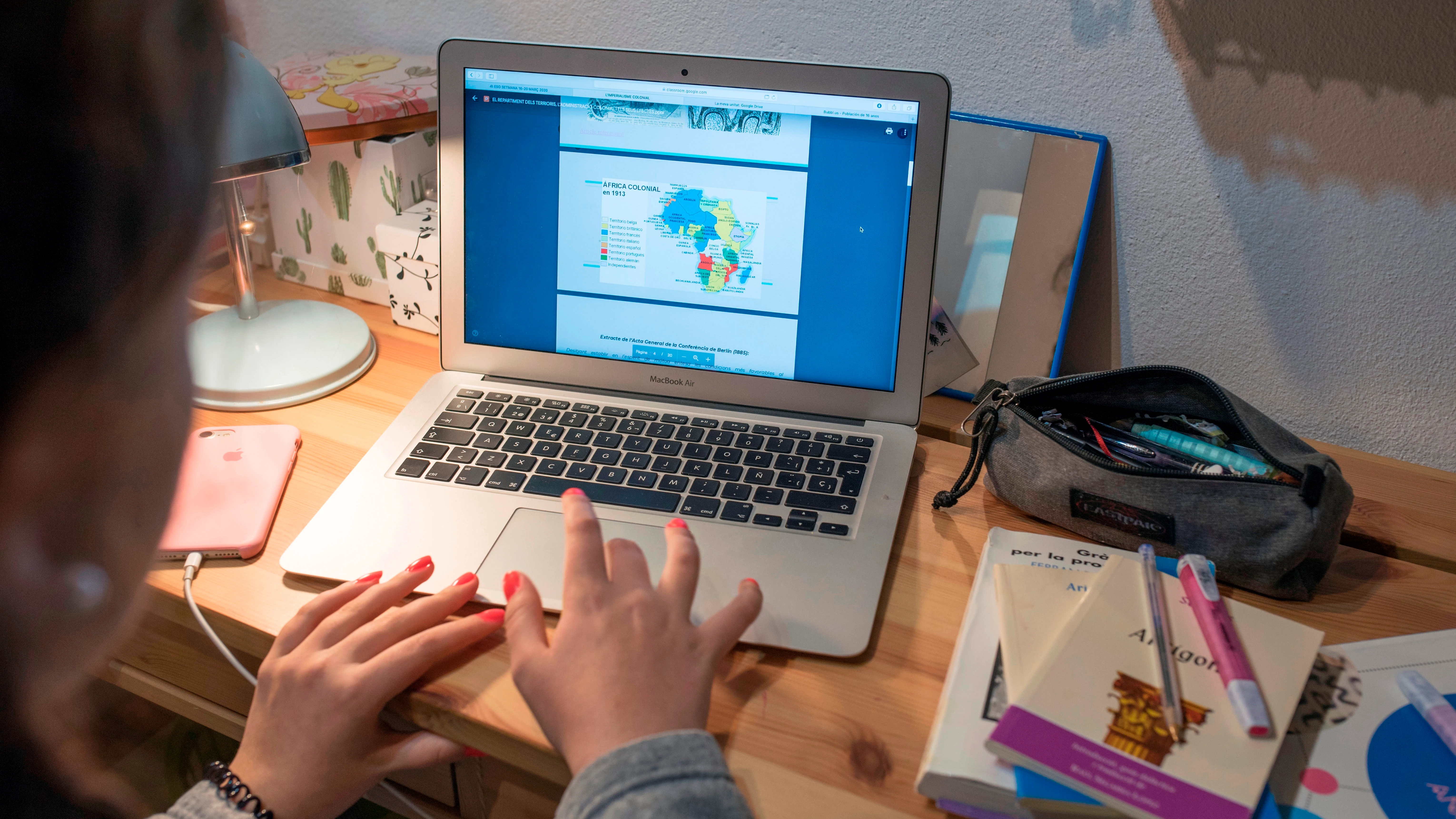 Uno de cada tres niños de primaria no tuvo clases online en el confinamiento Uno de cada tres niños de primaria no tuvo clases online en el confinamiento