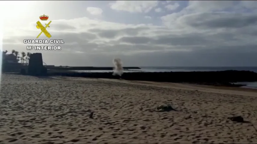 Un padre encuentra un detonador en la playa mientras pasea con su hijo por Lanzarote Un padre encuentra un detonador en la playa mientras pasea con su hijo por Lanzarote