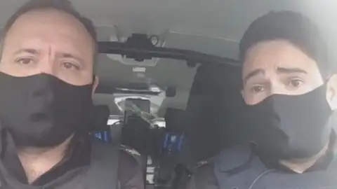 Dos policía salvan a un bebé en Lugo No se sienten héroes