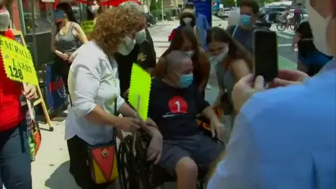 Un hombre sale de la UCI tras 128 días luchando contra el coronavirus en Nueva York Un hombre sale de la UCI tras 128 días luchando contra el coronavirus en Nueva York