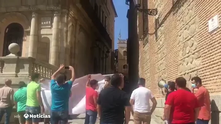 El mundo taurino protesta contra la ministra de Trabajo por no incluirles en las ayudas especiales tras la crisis del coronavirus El mundo taurino protesta contra la ministra de Trabajo por no incluirles en las ayudas especiales tras la crisis del coronavirus