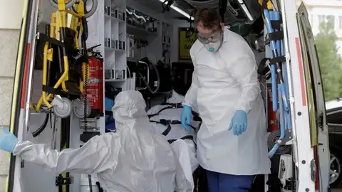 Jonathan Praena, presidente del Fuenlabrada, explica que el jugador hospitalizado se desmayó justo antes de hacerse el test Jonathan Praena, presidente del Fuenlabrada, explica que el jugador hospitalizado se desmayó justo antes de hacerse el test