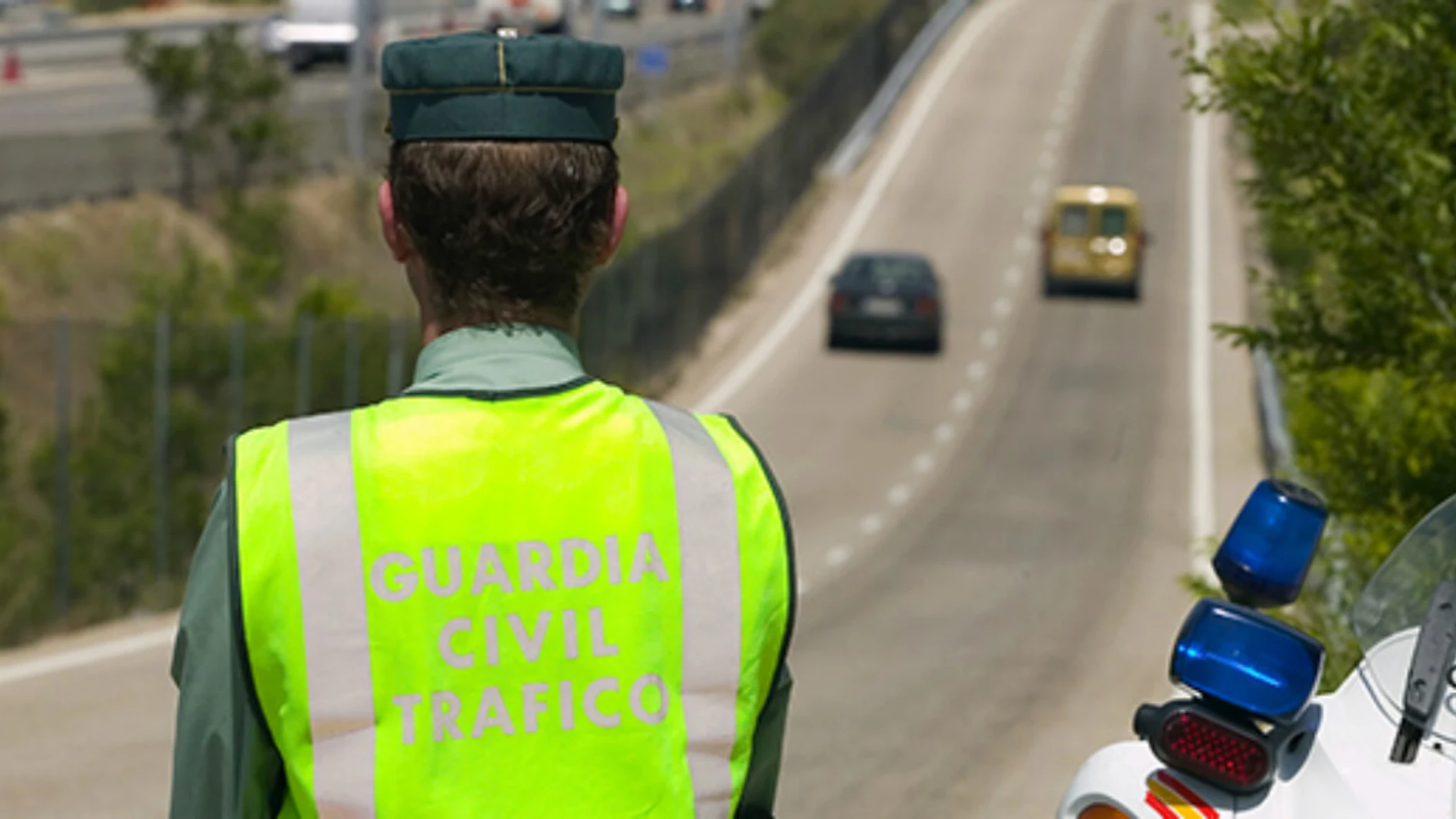 Guardias civiles de Tráfico en la reserva se proponen como examinadores Guardias civiles de Tráfico en la reserva se proponen como examinadores