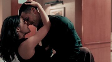 Maite Perroni y Alejandro Speitzer en 'Oscuro Deseo'