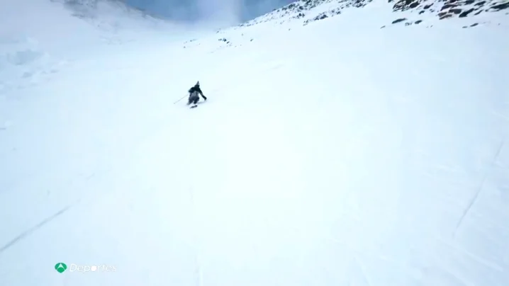 Andzrej Bargiel se convierte en el primer hombre que consigue bajar el K2 esquiando Andzrej Bargiel se convierte en el primer hombre que consigue bajar el K2 esquiando