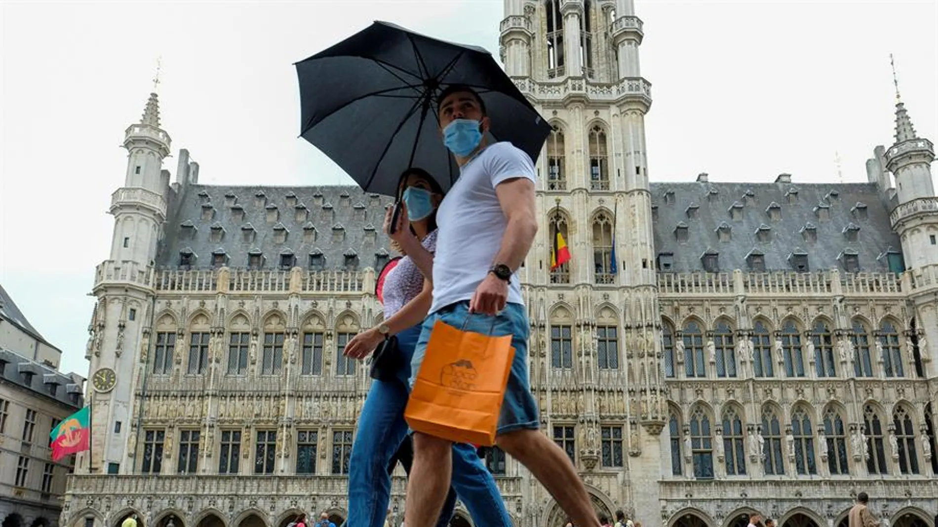 Bélgica prohíbe viajar a Lleida y Huesca y pide precaución para los viajeros procedentes de seis comunidades españolas Bélgica prohíbe viajar a Lleida y Huesca y pide precaución para los viajeros procedentes de seis comunidades españolas