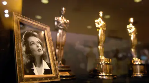 Se subasta por 92 millones de euros el anillo que regaló Howard Hughes a Katharine Hepburn Se subasta por 92 millones de euros el anillo que regaló Howard Hughes a Katharine Hepburn