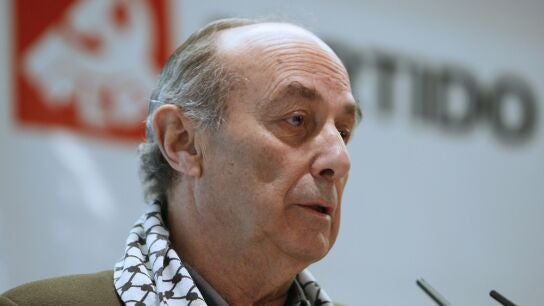 Paco Frutos, ex secretario general del Partido Comunista de Espa&ntilde;a y ex coordinador general de Izquierda Unida, ha fallecido a los 80 a&ntilde;os en Madrid a causa de un c&aacute;ncer.