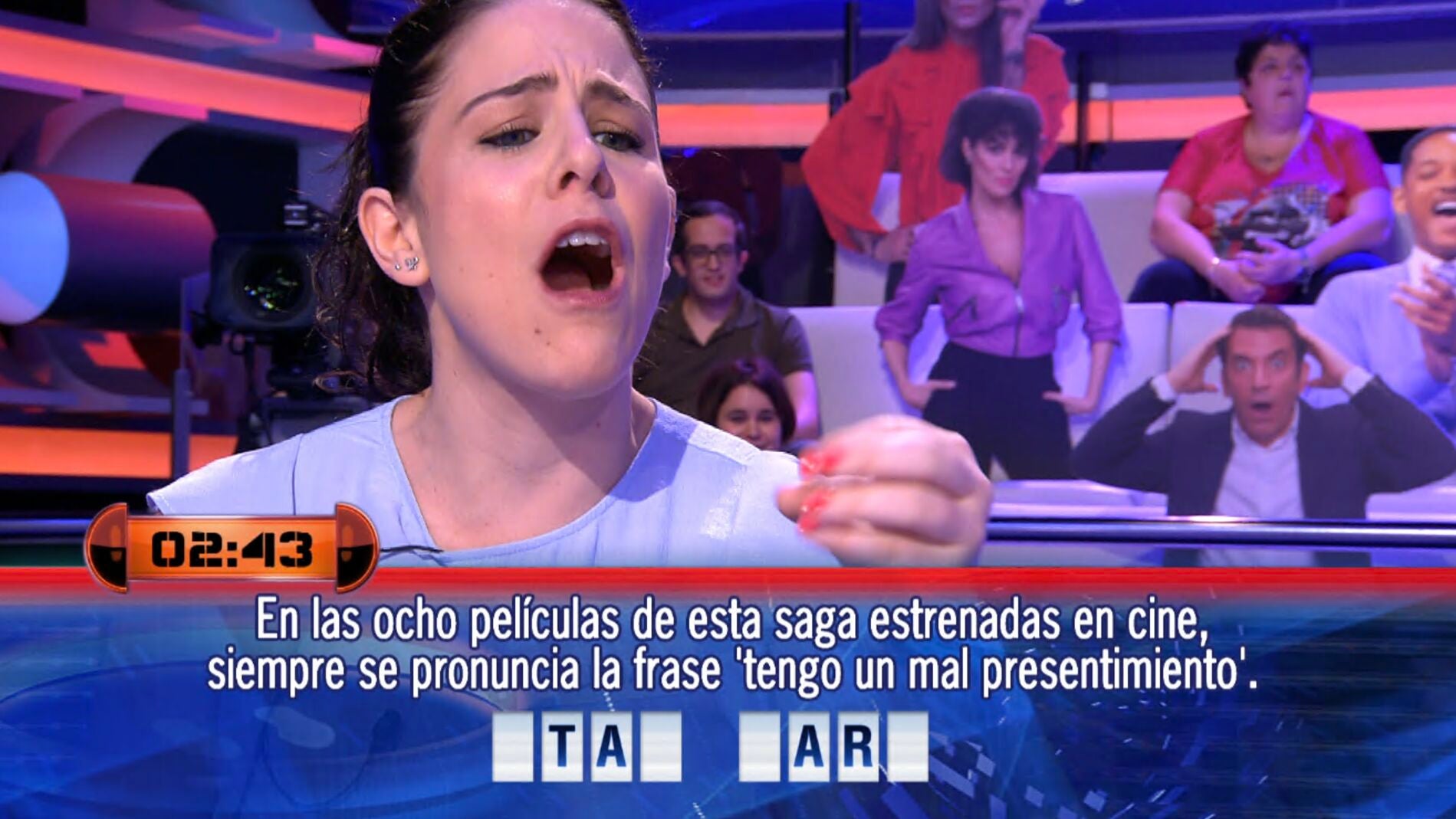 Nuria, la concursante que habla un nuevo y extraño idioma en '¡Ahora caigo!'