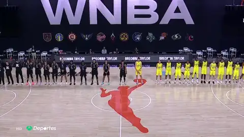 Las jugadoras de la WNBA abandonan la pista antes del himno de EEUU como protesta por la muerte de Breonna Taylor Las jugadoras de la WNBA abandonan la pista antes del himno de EEUU como protesta por la muerte de Breonna Taylor