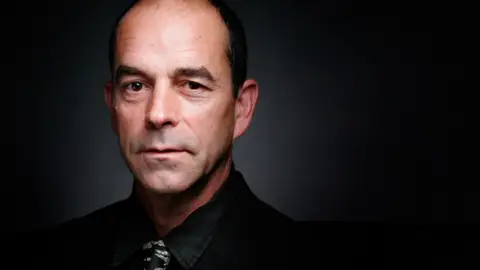 Joseba Apaolaza será Beltrán Martín-Cuesta, un Teniente Coronel implacable y de ideas fijas en la novena temporada de 'Amar es para siempre' Joseba Apaolaza será Beltrán Martín-Cuesta, un Teniente Coronel implacable y de ideas fijas en la novena temporada de 'Amar es para siempre'