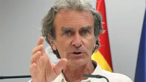 Fernando Simón: "Tenemos ejemplos de fiestas y discotecas donde se ha bajado la guardia contra el coronavirus" Fernando Simón: "Tenemos ejemplos de fiestas y discotecas donde se ha bajado la guardia contra el coronavirus"