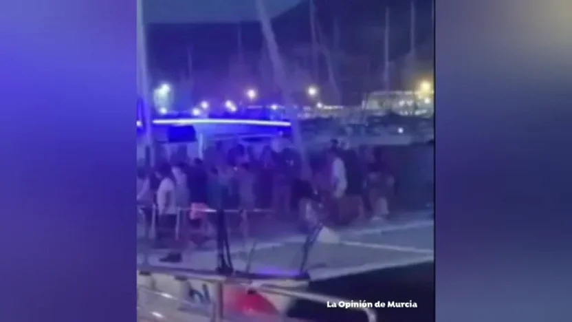 El v&iacute;deo de una fiesta en catamar&aacute;n en Cartagena que ha escandalizado a las redes