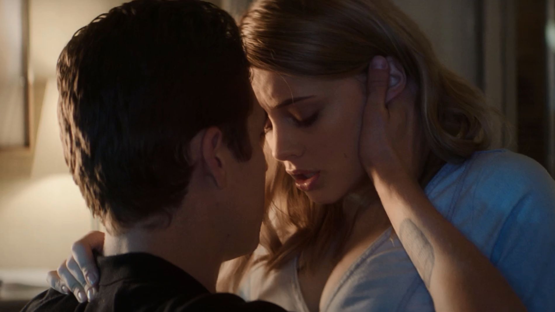 Hero Fiennes-Tiffin y Josephine Langford en 'After 2'