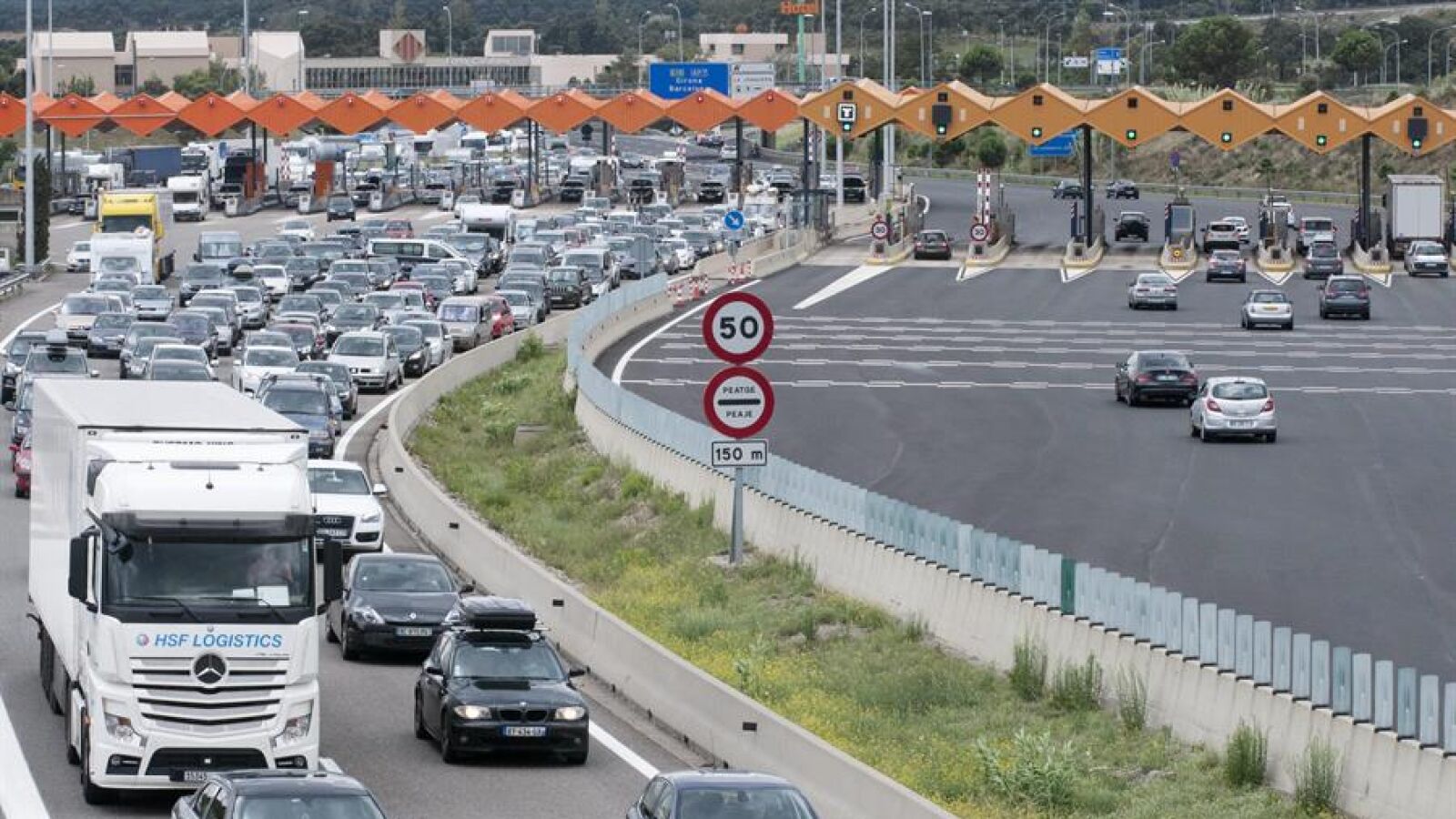 Los turistas que cruzan La Jonquera para pasar sus vacaciones en España aseguran sentirse seguros: 