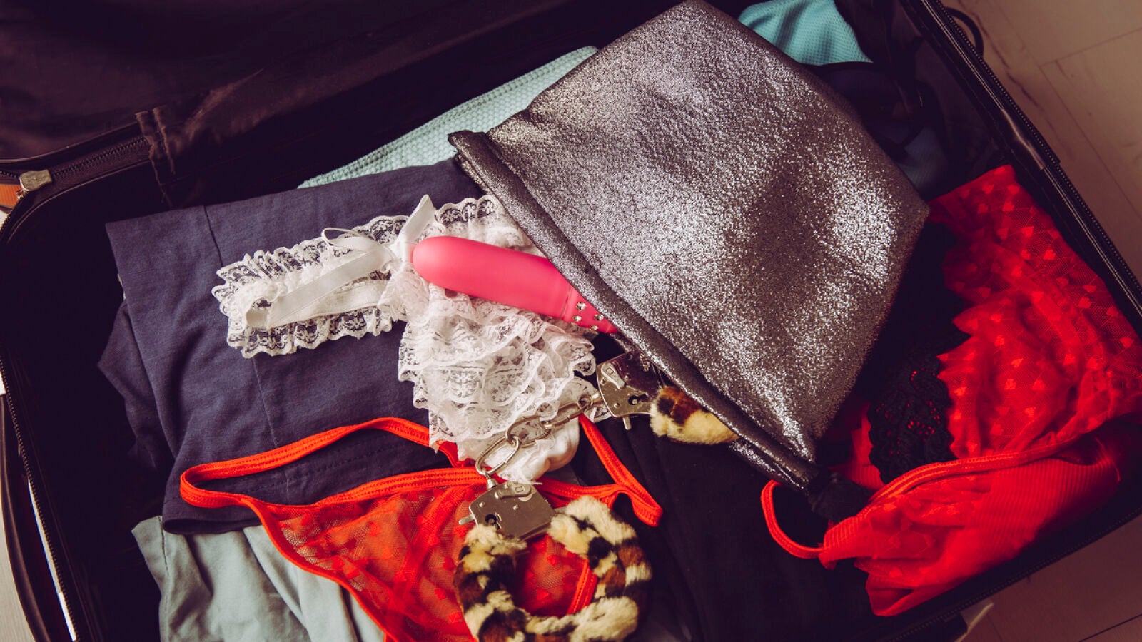 ¿Te llevas de viaje a tu vibrador? Ahí van unos consejos para evitar sorpresas
