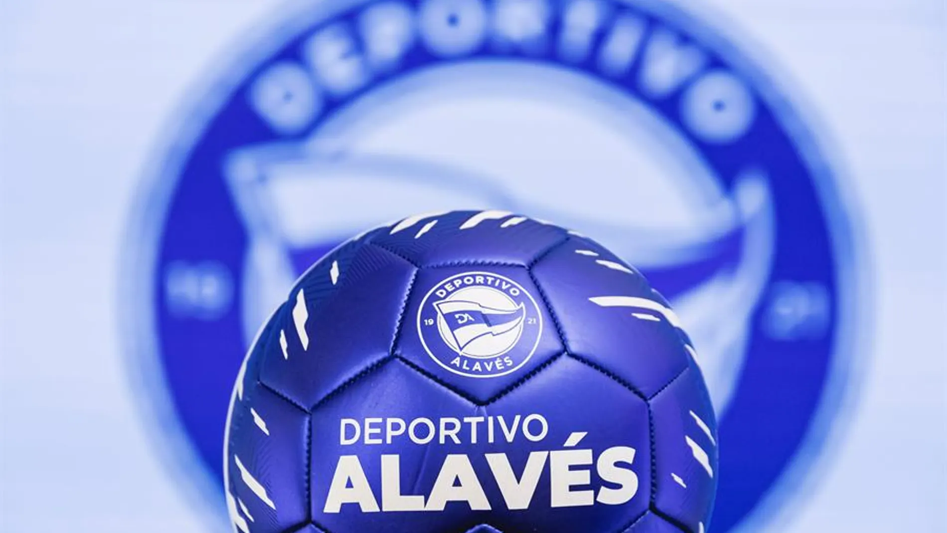 El Alavés presenta su nuevo escudo para celebrar sus 100 años de historia El Alavés presenta su nuevo escudo para celebrar sus 100 años de historia