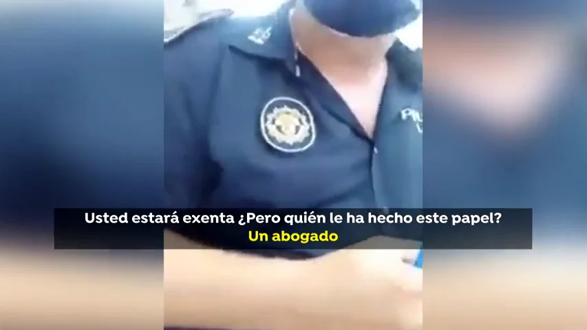 La paciencia de un policía ante una mujer que intenta evitar ser multada por no llevar mascarilla se hace viral La paciencia de un policía ante una mujer que intenta evitar ser multada por no llevar mascarilla se hace viral