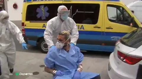Chico Flores, el futbolista del Fuenlabrada ingresado con coronavirus, recibe el alta: "Queremos jugar" Chico Flores, el futbolista del Fuenlabrada ingresado con coronavirus, recibe el alta: "Queremos jugar"
