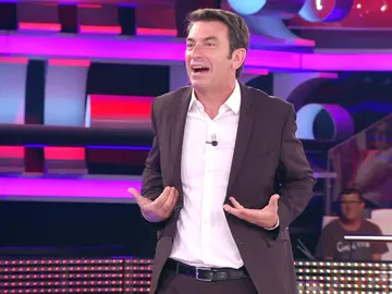 La original y divertida camiseta de un concursante como homenaje a Arturo Valls y a '¡Ahora caigo!' La original y divertida camiseta de un concursante como homenaje a Arturo Valls y a '¡Ahora caigo!'