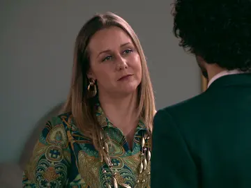 Katherine no se da por vencida y lanza una propuesta todavía más tentadora Katherine no se da por vencida y lanza una propuesta todavía más tentadora
