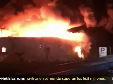 Activan la alerta por riesgo químico tras declararse un incendio en una planta de reciclaje de Granollers (Barcelona) Activan la alerta por riesgo químico tras declararse un incendio en una planta de reciclaje de Granollers (Barcelona)