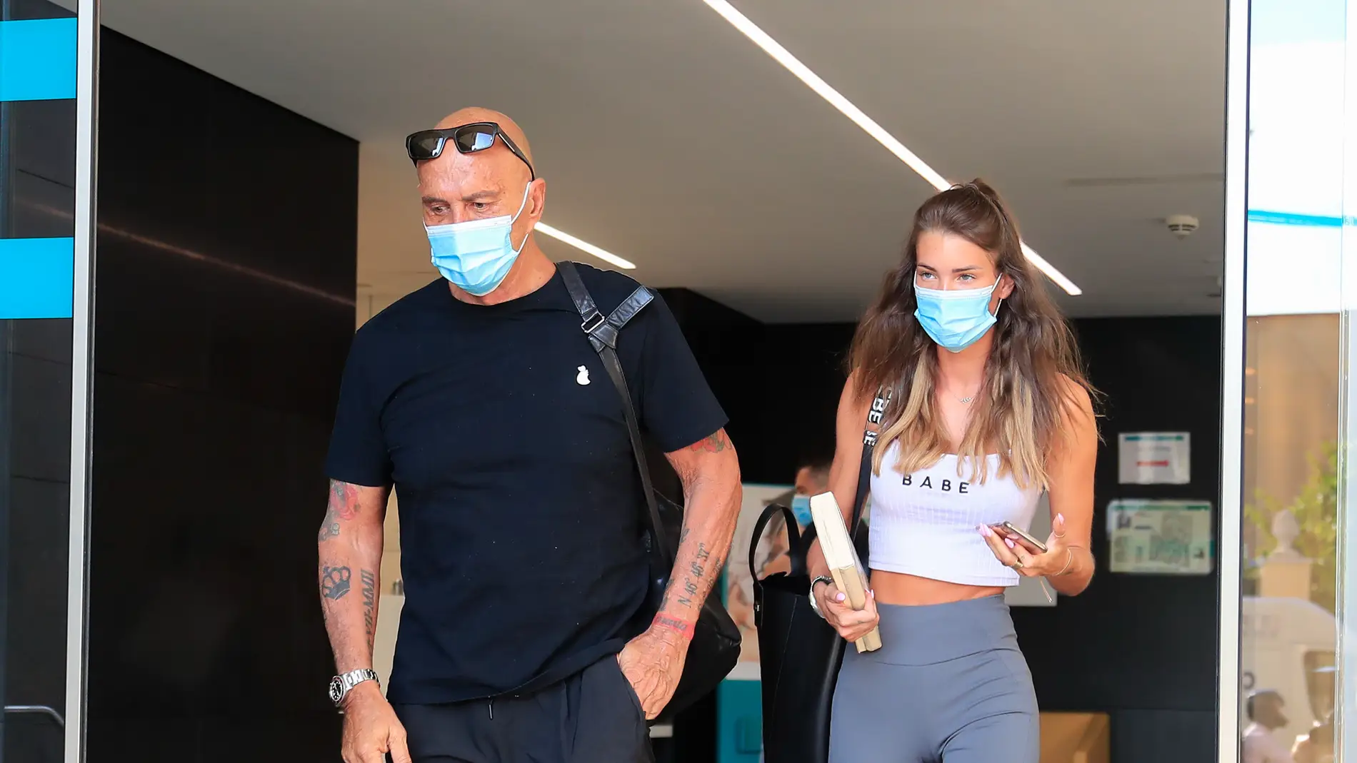 Kiko Matamoros abandona el hospital junto a su novia Marta López