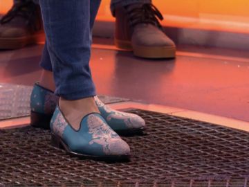 ¡La historia se repite! Manolo acapara toda la atención con sus curiosos y llamativos zapatos en ‘¡Boom!’ 