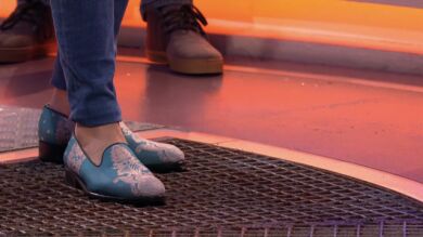 ¡La historia se repite! Manolo acapara toda la atención con sus curiosos y llamativos zapatos en ‘¡Boom!’ 