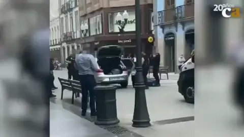 Detenido tras amenazar con una katana a varios peatones en Las Palmas de Gran Canaria Detenido tras amenazar con una katana a varios peatones en Las Palmas de Gran Canaria