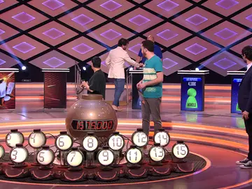 Manolo, de 'Los dispersos', juega descalzo la bomba final, ¿se llevarán 'Los dispersos' el bote de '¡Boom!'? Manolo, de 'Los dispersos', juega descalzo la bomba final, ¿se llevarán 'Los dispersos' el bote de '¡Boom!'?