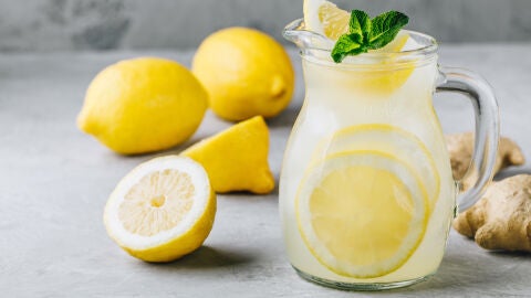 Agua con limón