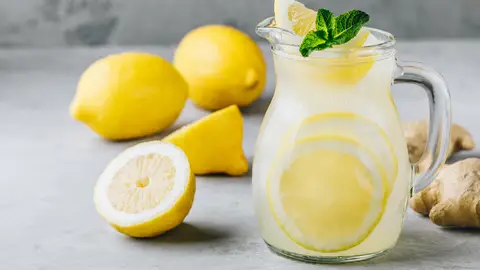 Agua con limón Agua con limón