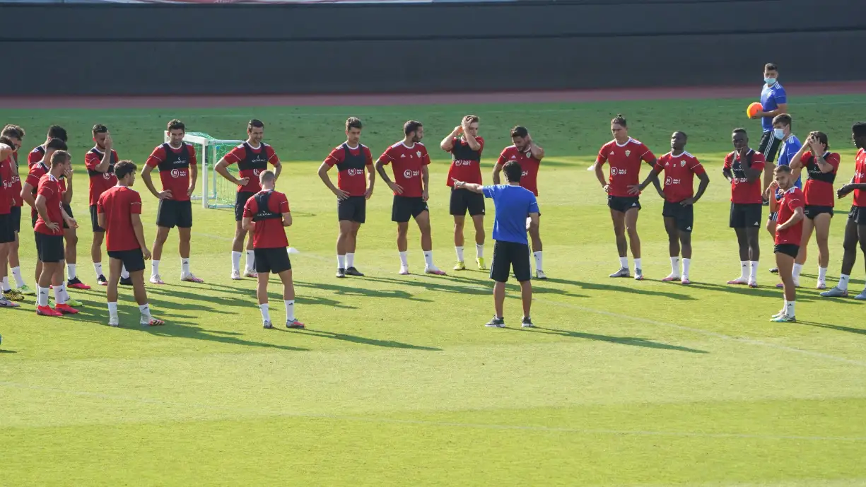  Un futbolista de la UD Almer&iacute;a da positivo por coronavirus
